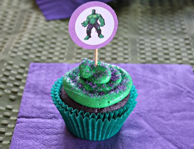 Easy Hulk Cupcakes with DIY Topper