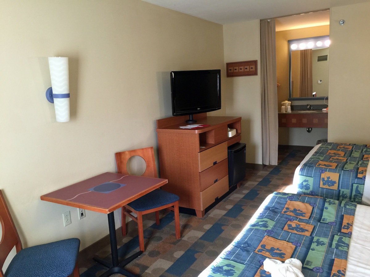5 Reasons We Love Disney's Pop Century Resort Desert Chica