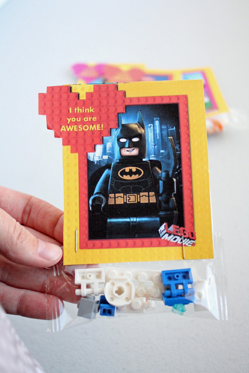 These LEGO movie valentines are so fun and easy to make. Plus they feature LEGO Batman, perfect with the new movie this year! 