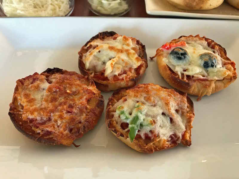 How to make a mini pizza bar with English Muffins