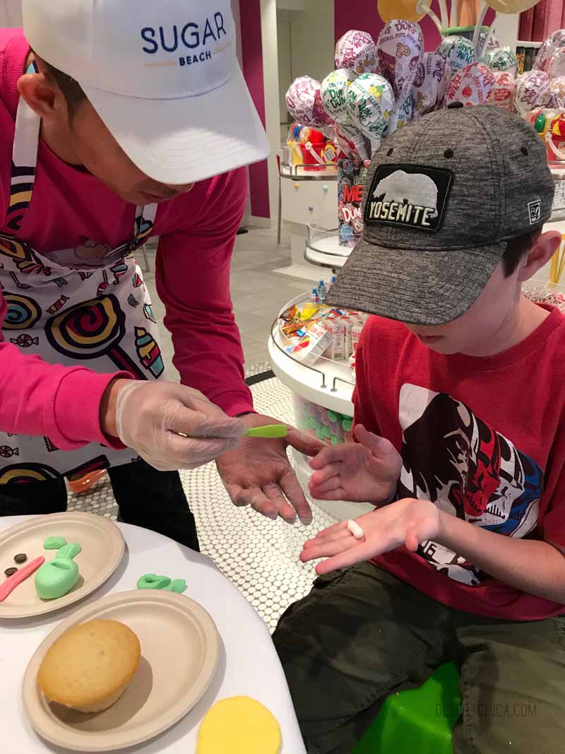 Cupcake class oon Royal Caribbean Symphony of the Seas cruise ship. It is one of the amazing tween friendly activities aboard the largest cruise ship in the world.