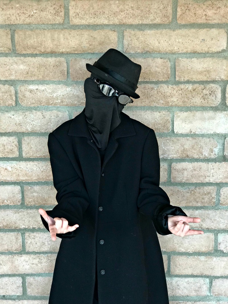 Spider-man Noir into the Spiderverse costume