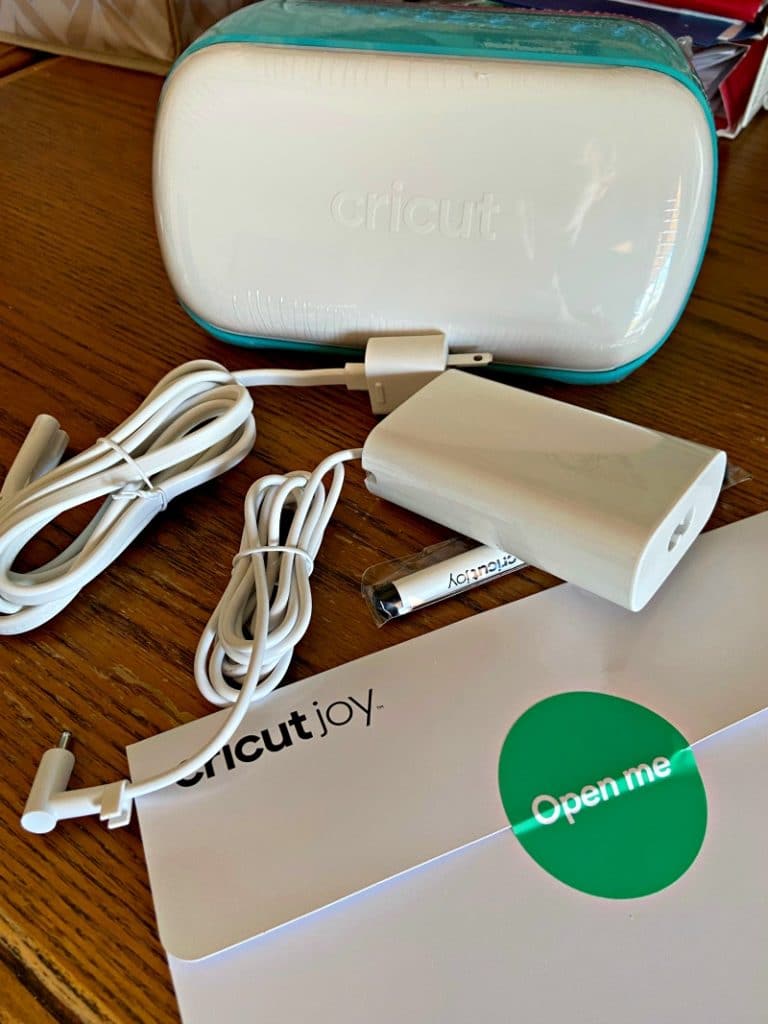 Everything that comes with the Cricut Joy Machine