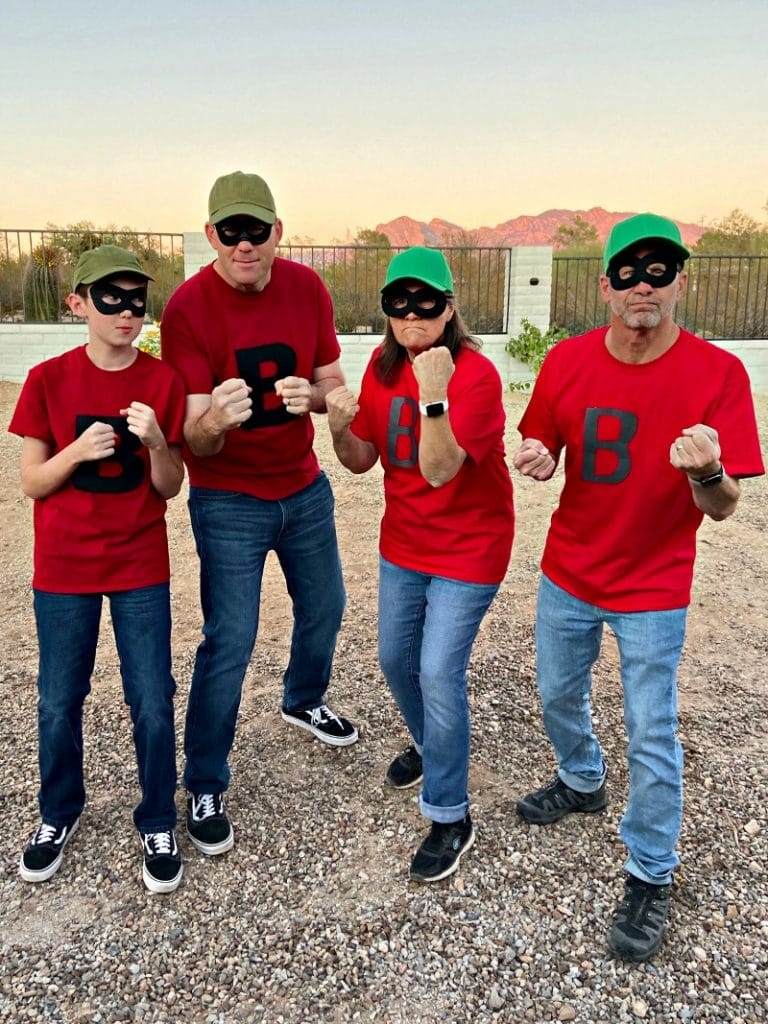4 peoples dressed up as Beagle Boys from Disney's DuckTales