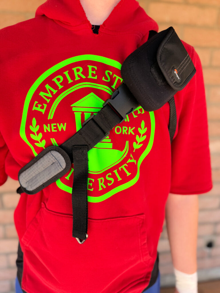 Bombastic Bag-Man sling back strap with extra details