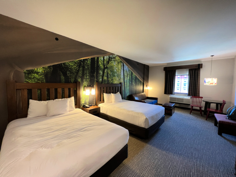 Standard suites at Great Wolf Lodge Arizona include 2 Queen beds and soda bed